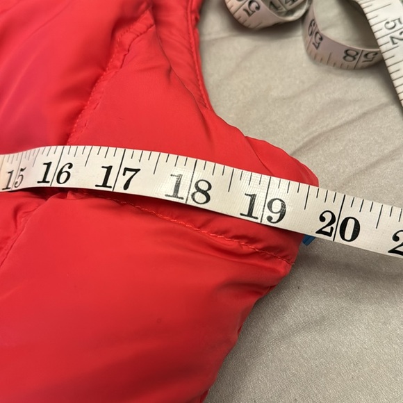 J. CREW Down Vest, Size Small.  Zipper and Snaps. 2 side snap pockets. VGUC - Picture 9 of 9